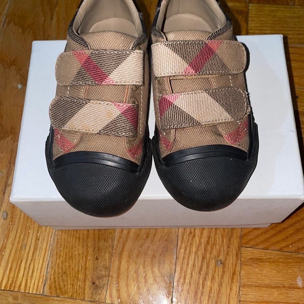 Burberry boys sneakers, size 23